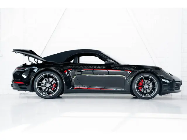 Porsche 911 Carrera Cabriolet 2020 Benzine 6