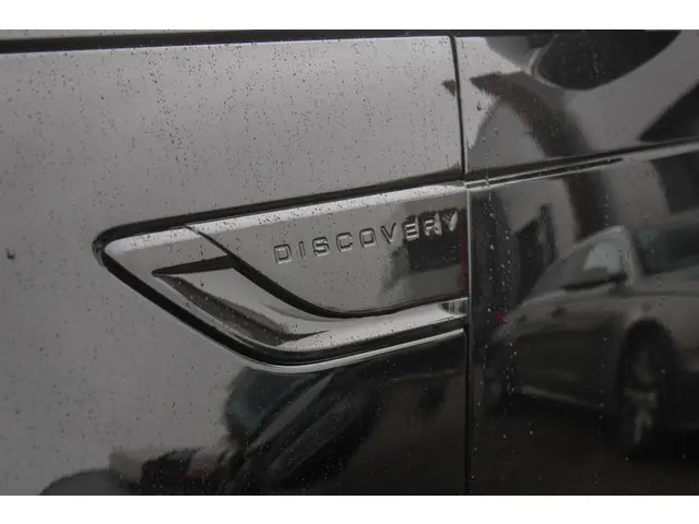 Land Rover Discovery 3.0 Td6 HSE Luxury 2018 Diesel 38
