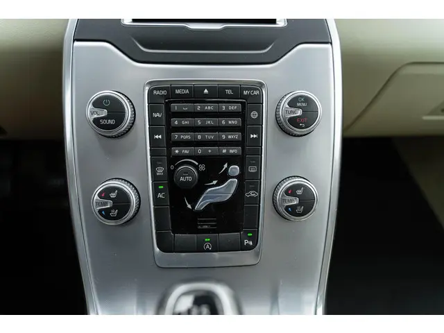 Volvo V70 2.0 T4 Inscription Edition 2015 Benzine 36