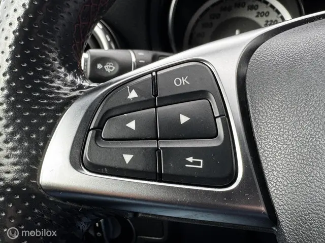 Mercedes-Benz GLA 180 Prestige 2016 Benzine 22