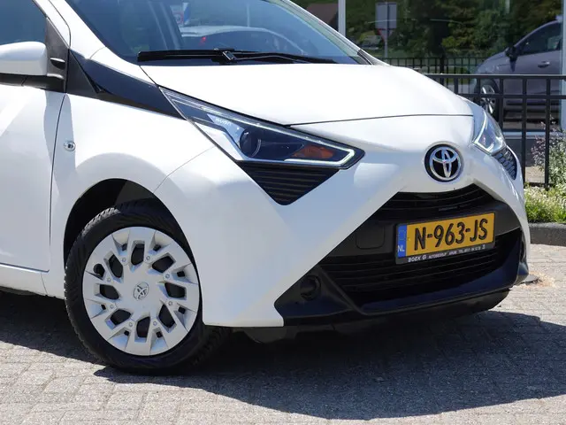 Toyota Aygo 1.0 VVT-i x-play 2021 Benzine 10