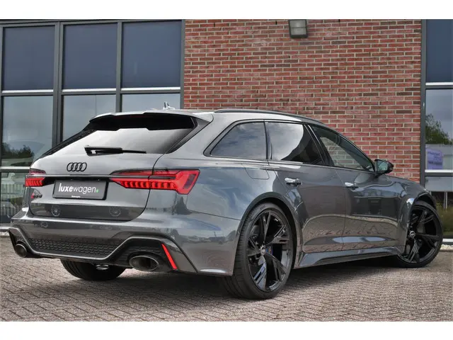 Audi RS6 Avant 4.0 TFSI quattro 2022 Benzine 72