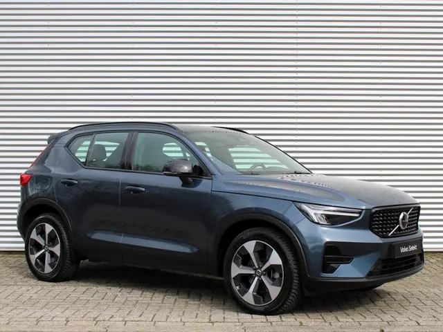 Volvo XC40 2.0 B4 Plus Dark 2025 Benzine 3