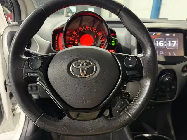 Toyota Aygo 1.0 VVT-i x-play 2017 Benzine 9
