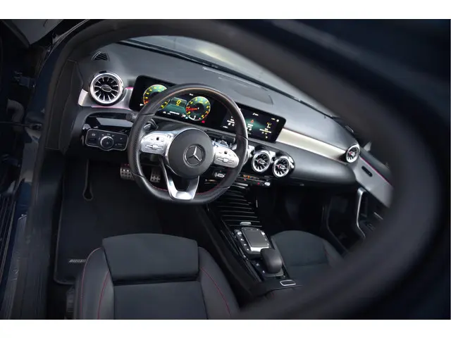Mercedes-Benz A-Klasse AMG 35 4MATIC 2022 Benzine 4