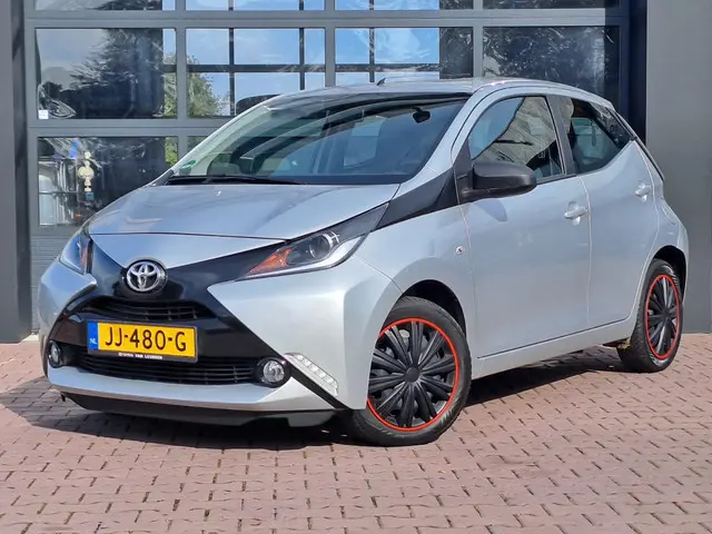 Toyota Aygo 1.0 VVT-i x-play 2016 Benzine