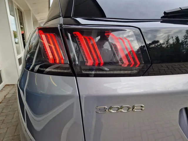 Peugeot 3008 1.2 Hybrid 136 Allure 2024 Hybride Benzine 8