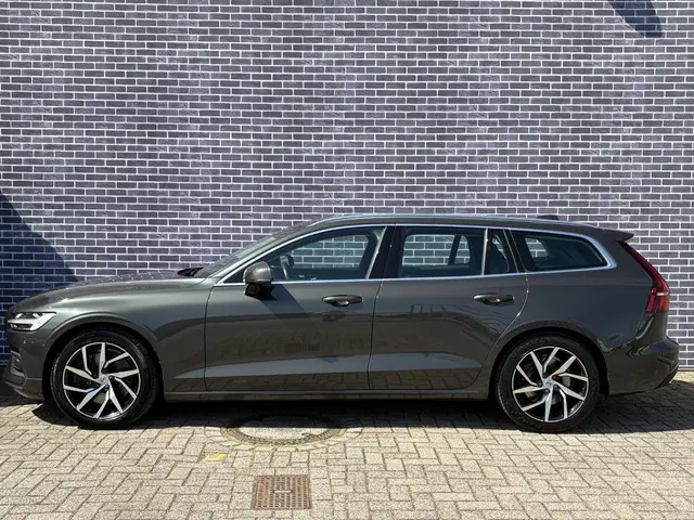 Volvo V60 2.0 T5 Momentum 2019 Benzine 28