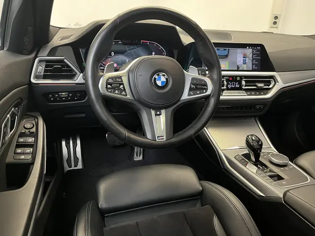 BMW 3 Serie Touring 330i xDrive M-sport 2019 Benzine 3