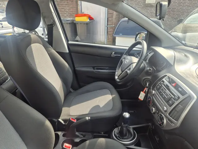 Hyundai i20 1.2i i-Motion 2013 Benzine 2