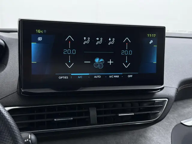 Peugeot 3008 1.6 HYbrid4 300 GT 2022 Hybride Benzine 34