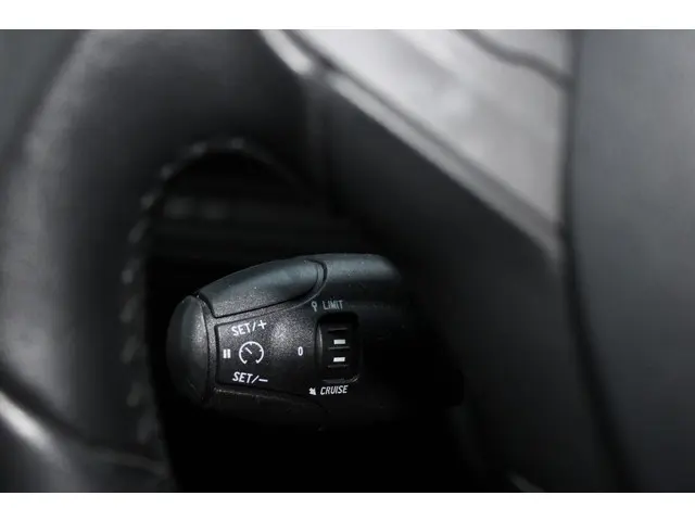 Peugeot 2008 1.2 PureTech Style 2015 Benzine 18