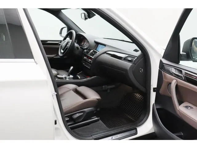 BMW X3 sDrive20i High Executive 2016 Benzine 34