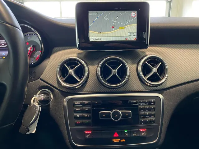 Mercedes-Benz GLA 200 156PK Trekhaak 2015 Benzine 13