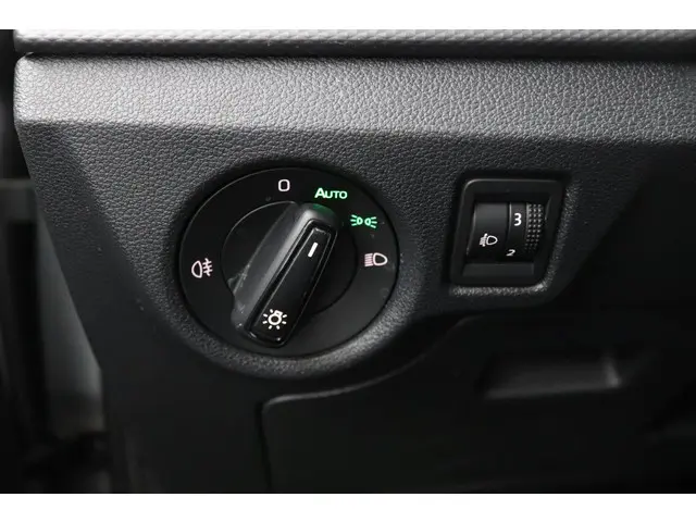 Škoda Kamiq 1.0 TSI 110pk Ambition 2021 Benzine 35
