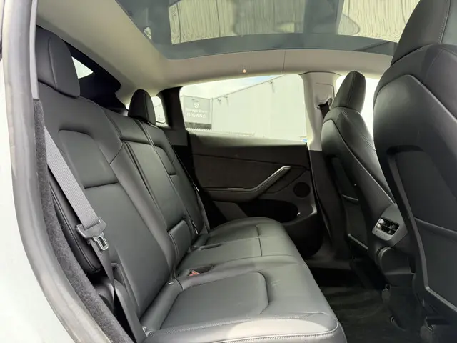 Tesla Model Y Long Range Dual AWD 2023 Elektrisch 15