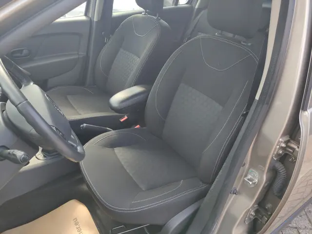 Dacia Logan MCV TCe 90 Lauréate 2016 Benzine 11