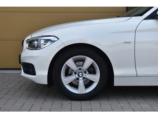 BMW 1 Serie 118i Executive 2018 Benzine 4