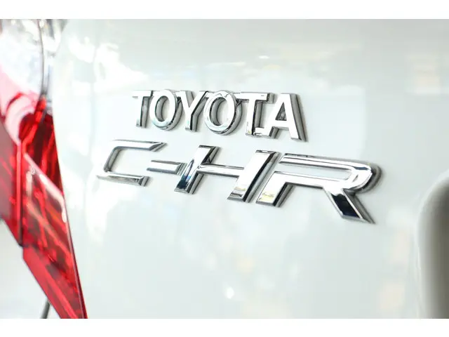 Toyota C-HR 1.8 Hybrid Dynamic, 2018 Hybride Benzine 34