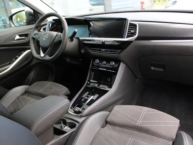 Opel Grandland 1.2 Turbo Ultimate 2024 Benzine 3