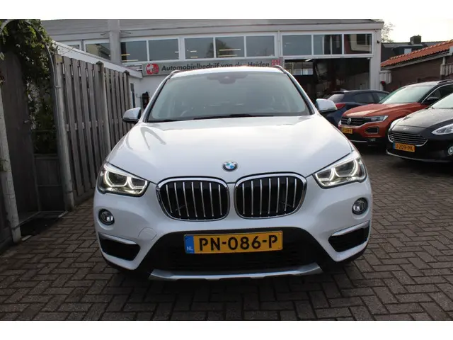 BMW X1 sDrive20i 260pk High Executive Pano 2017 Benzine 8