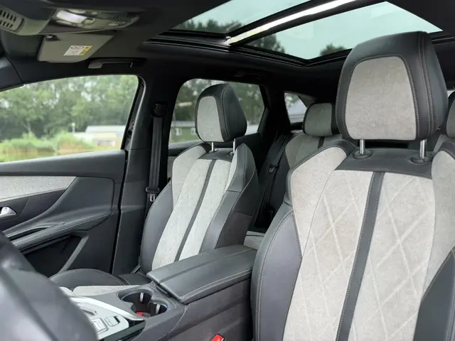 Peugeot 3008 1.6 HYbrid4 300 GT 2020 Hybride Benzine 6
