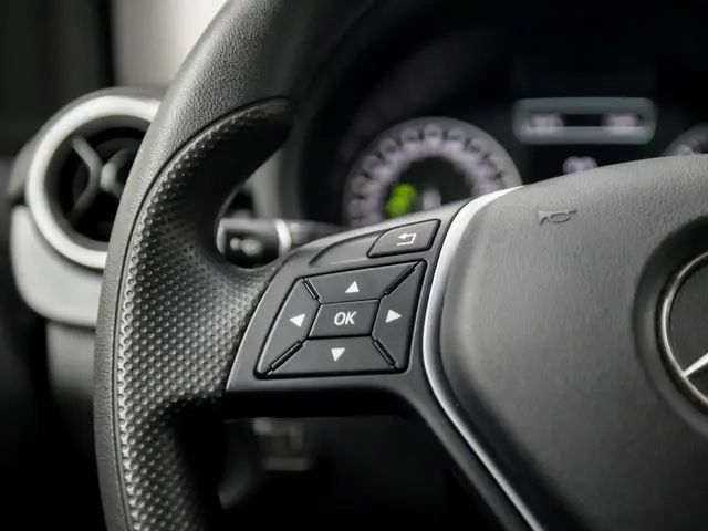 Mercedes-Benz B-Klasse 180 Prestige Sport 2014 Benzine 19