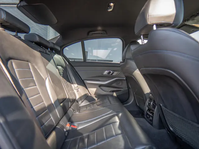 BMW 3 Serie 330i High Executive Edition 2019 Benzine 40