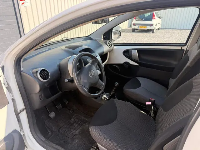Toyota Aygo 1.0 VVT-i Xpress 2013 Benzine 6