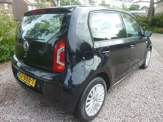 Volkswagen up! 1.0 BMT move up! 2016 Benzine 10