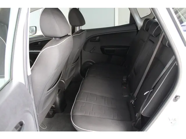 Kia Venga 1.4 CVVT Plus Pack 2013 Benzine 10