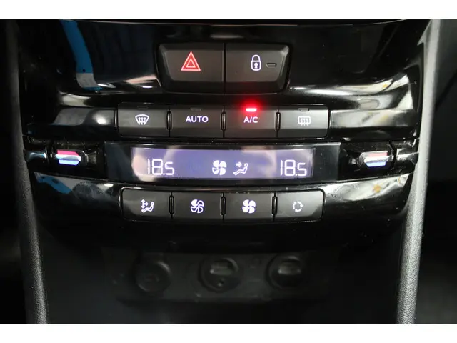 Peugeot 208 1.4 VTi Envy 2012 Benzine 10