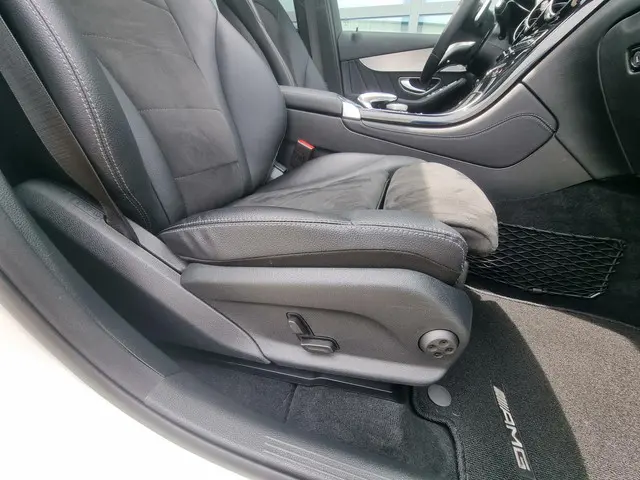 Mercedes-Benz GLC 250 4MATIC Prestige 2017 Benzine 25