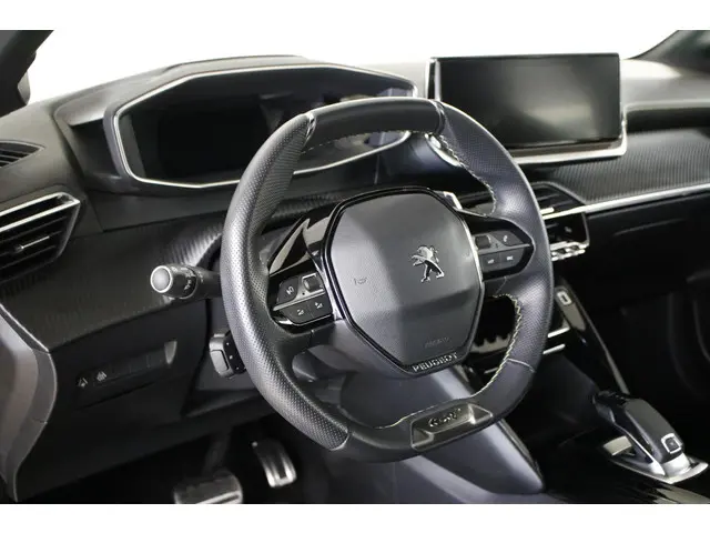 Peugeot 208 1.2 PureTech GT Pack 130 PK. 2021 Benzine 3