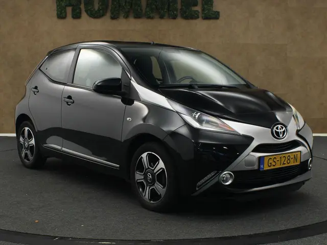 Toyota Aygo 1.0 VVT-i x-clusiv 2015 Benzine 10