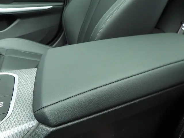 BMW 3 Serie Sedan 318i 2025 Benzine 26