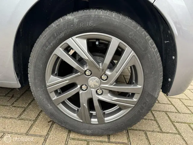Peugeot 208 1.2 PureTech Active Pack 2021 Benzine 6