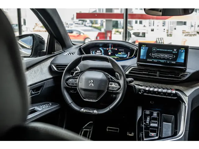 Peugeot 3008 1.6 HYbrid 225 GT 2023 Hybride Benzine 17