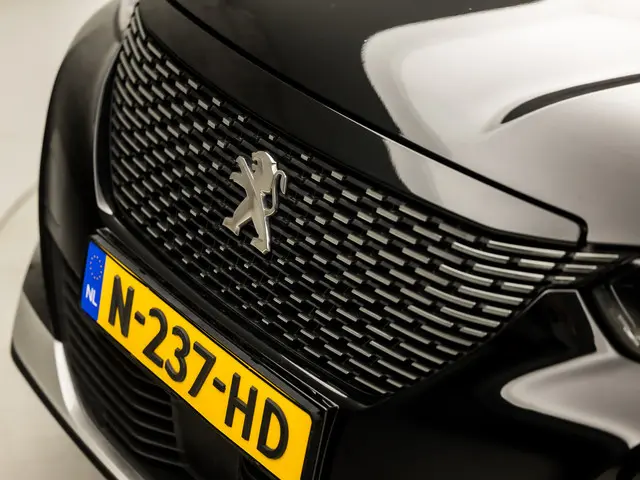 Peugeot 2008 1.2 PureTech Allure Sport 2021 Benzine 32