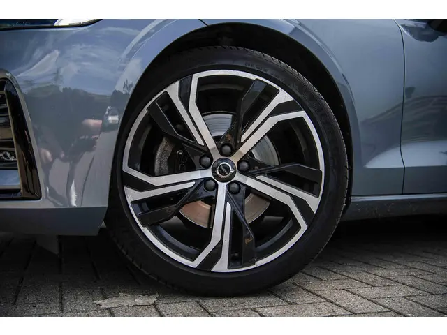 Volvo V60 2.0 B4 Plus Dark 2023 Benzine 36