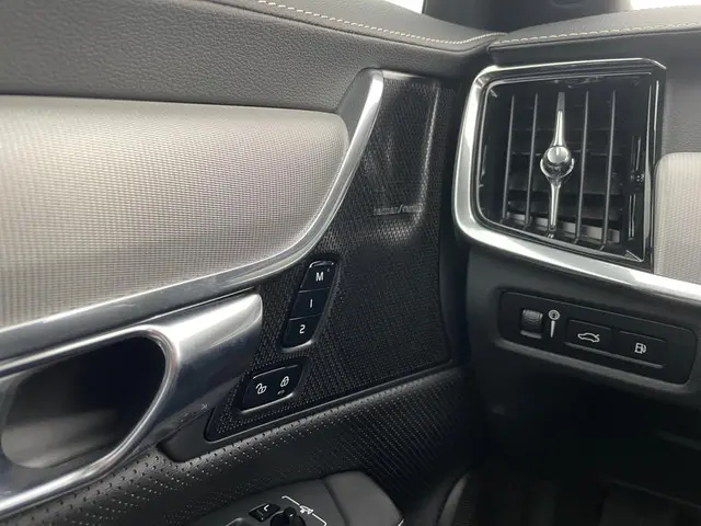 Volvo S90 T8 AWD R-Design 2021 Hybride Benzine 18