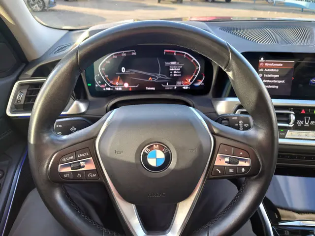 BMW 3 Serie Touring 330i High Executive 2019 Benzine 18