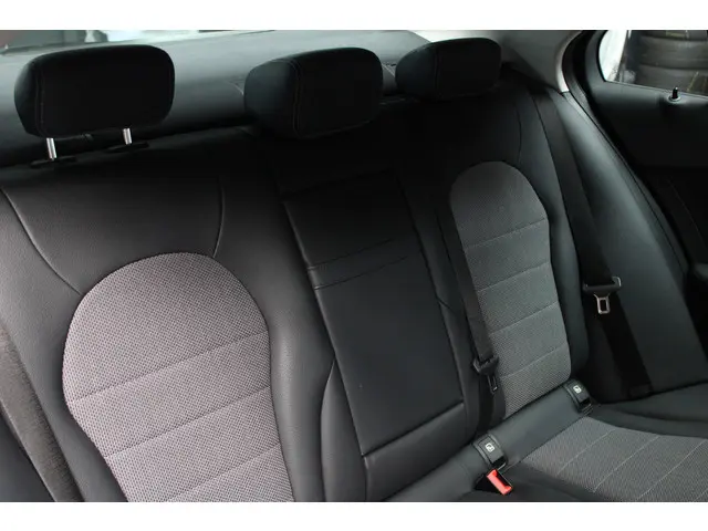 Mercedes-Benz C-Klasse 180 2019 Benzine 27