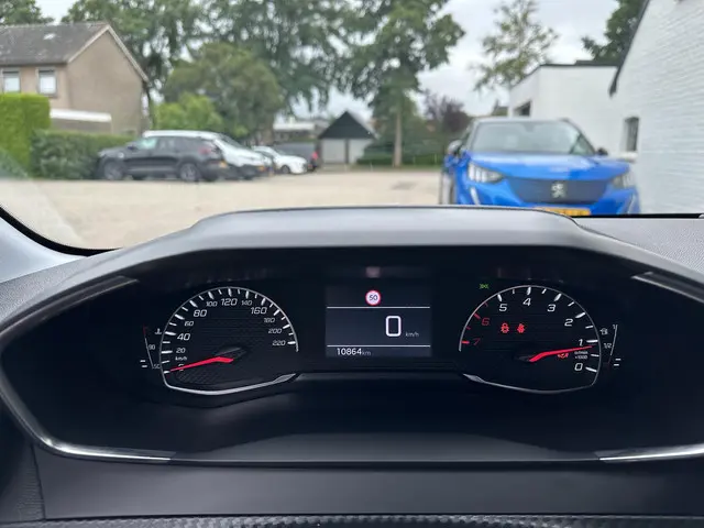 Peugeot 208 1.2 Turbo 100 PK Allure 2023 Benzine 14