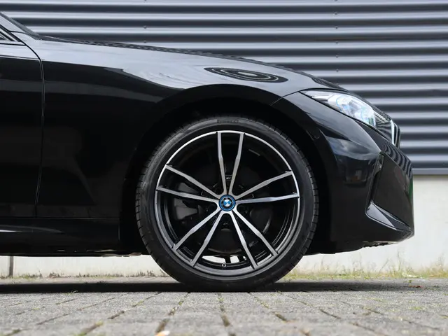 BMW 3 Serie Touring 330e xDrive 2024 Hybride Benzine 6