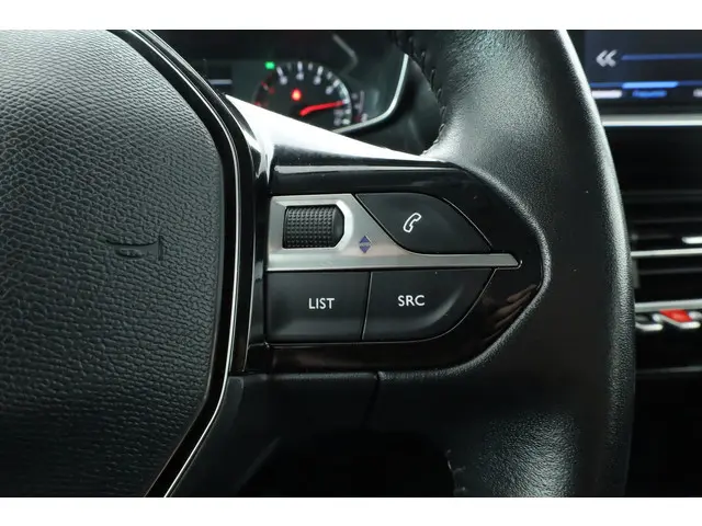 Peugeot 2008 1.2 PureTech Active 2021 Benzine 16