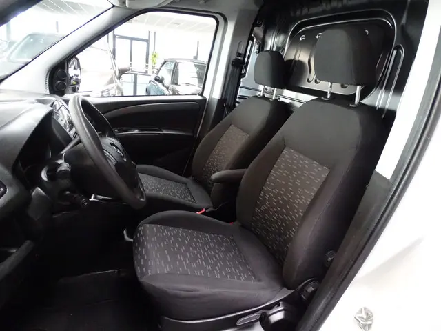 Opel Combo 1.3 CDTi L2H1 Executive, Maxi, 2018 Diesel 19