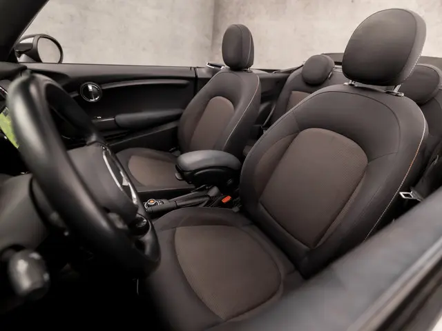MINI Cooper Cabrio Mini 1.5 Black Sport 2017 Benzine 13