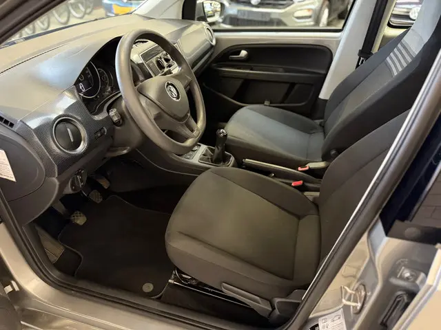 Volkswagen up! 1.0 BMT move up! 2018 Benzine 7