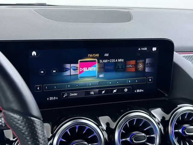 Mercedes-Benz GLA 180 AMG line 2021 Benzine 32